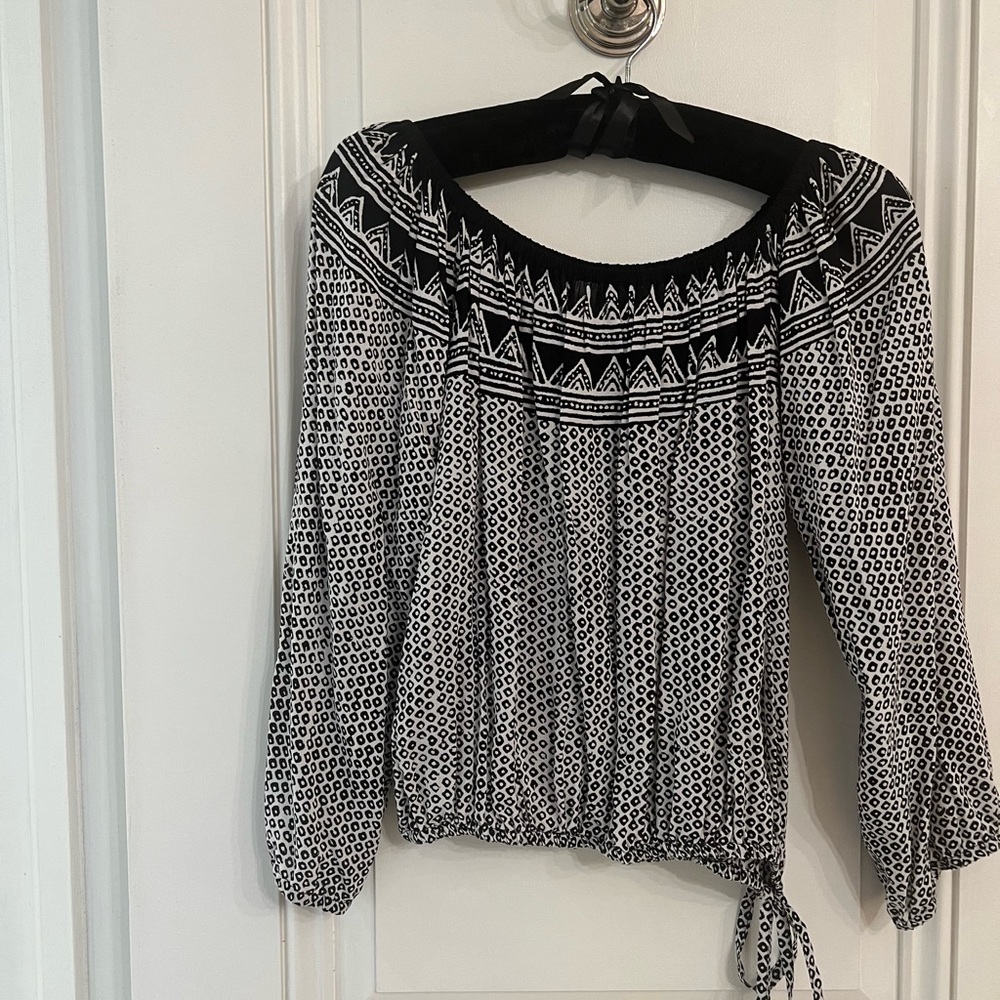 Cool Change black/white top